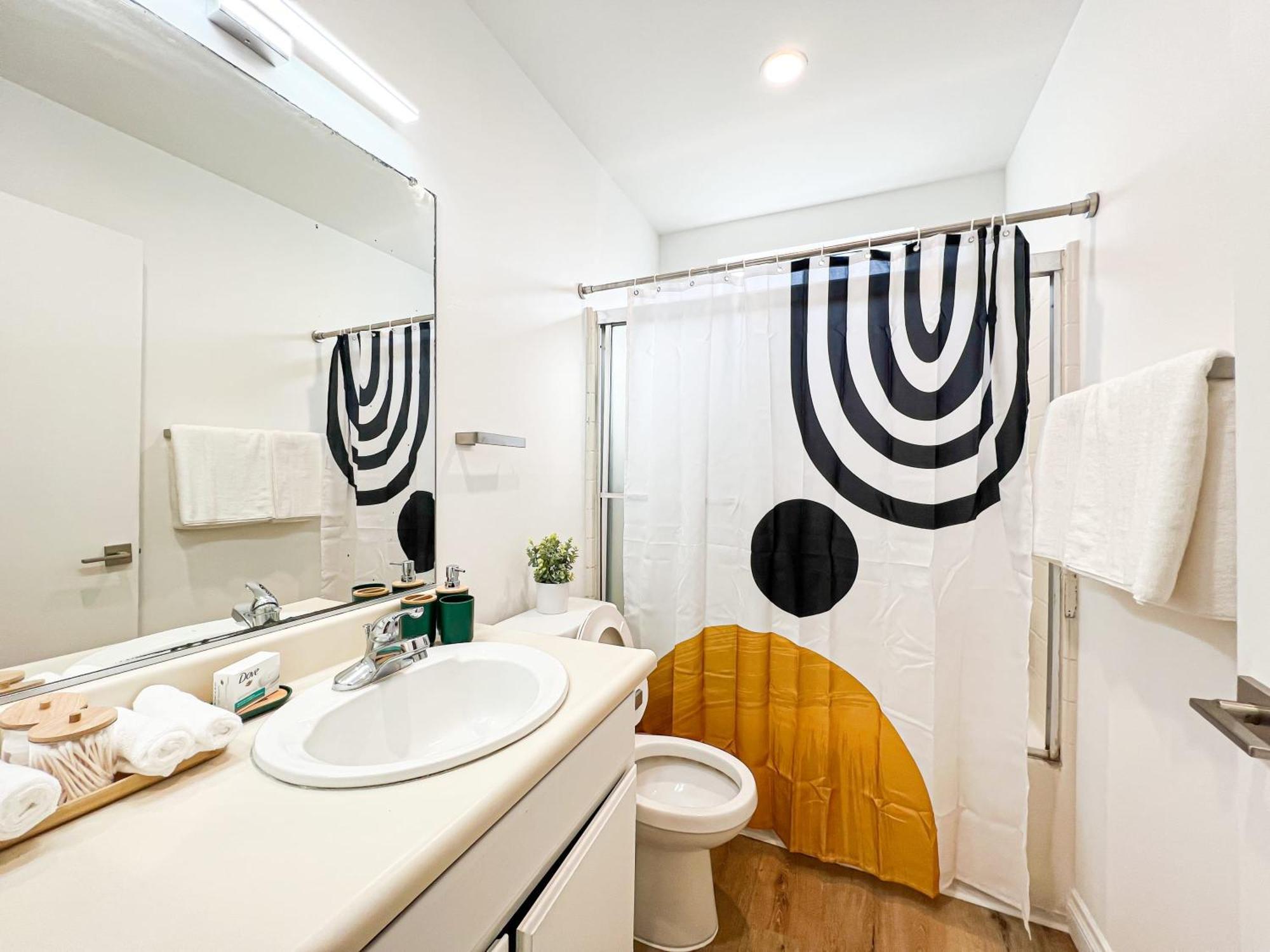 Holiday home Comfy 2-bedroom In Hollywood *